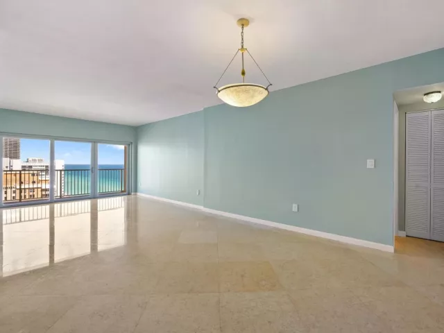1-bedroom condo for sale in Hallandale Beach - 1950 S Ocean Drive PHB - MondialRealty