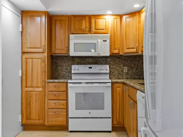 1-bedroom condo for sale in Hallandale Beach - 1950 S Ocean Drive PHB - MondialRealty
