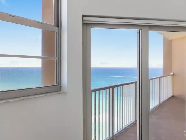 1-bedroom condo for sale in Hallandale Beach - 1950 S Ocean Drive PHB - MondialRealty