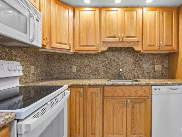 1-bedroom condo for sale in Hallandale Beach - 1950 S Ocean Drive PHB - MondialRealty