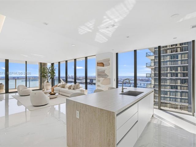 Apartment for rent  Unit #4007 - photo 7489093