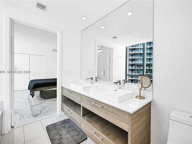 Apartment for rent  Unit #2007 - photo 7494702