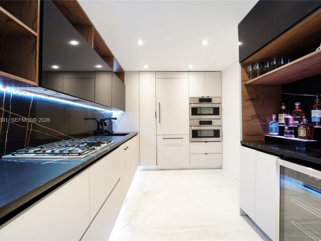 Apartment for rent  Unit #2406 - photo 7513891