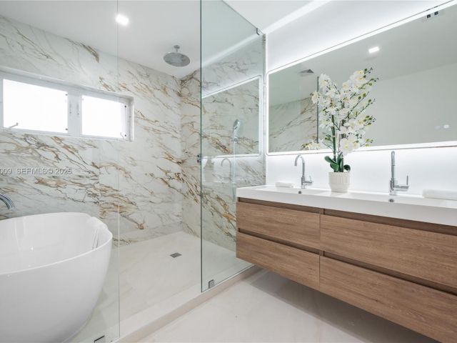 Home for rent at 5211 Granada Blvd - photo 7471540