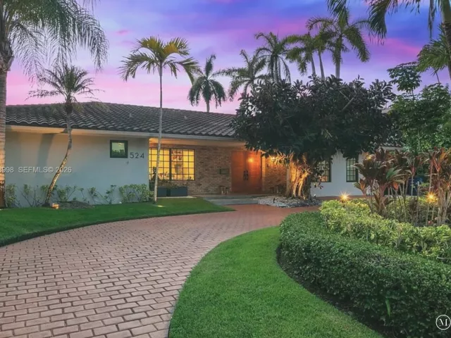 4-bedroom home for rent in Hallandale Beach - 524 Oleander Dr - MondialRealty