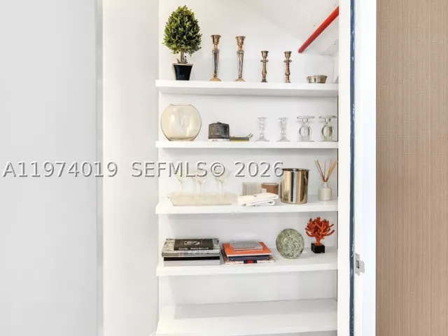 4-bedroom condo for sale in Sunny Isles Beach - 18555 Collins Ave 4605 - MondialRealty