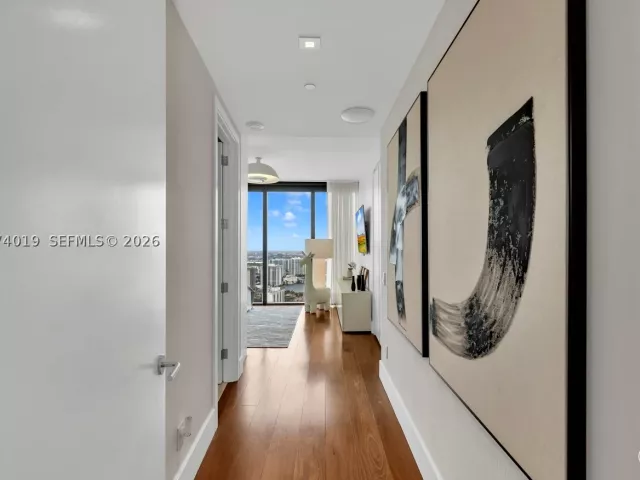 4-bedroom condo for sale in Sunny Isles Beach - 18555 Collins Ave 4605 - MondialRealty