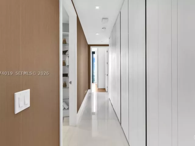 4-bedroom condo for sale in Sunny Isles Beach - 18555 Collins Ave 4605 - MondialRealty