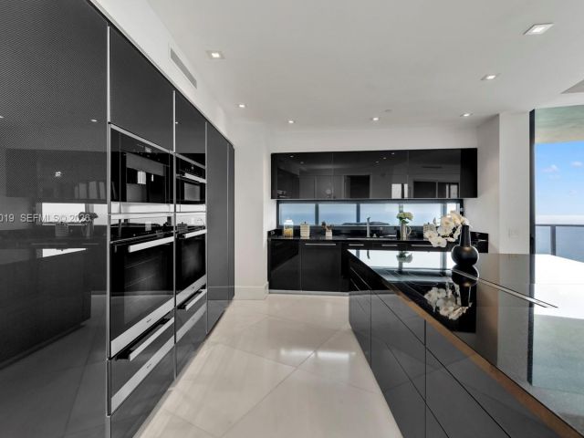 Apartment for sale  Unit #4605 - photo 7530313