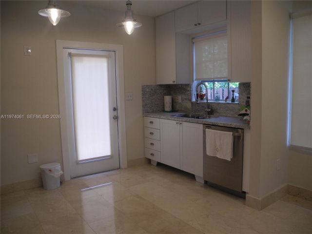 Home for rent at 1720 SW 22nd Ter 0 - photo 7466412