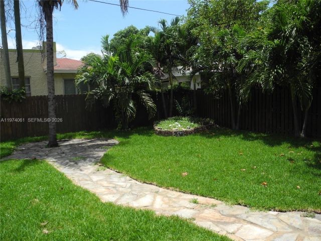 Home for rent at 1720 SW 22nd Ter 0 - photo 7466421