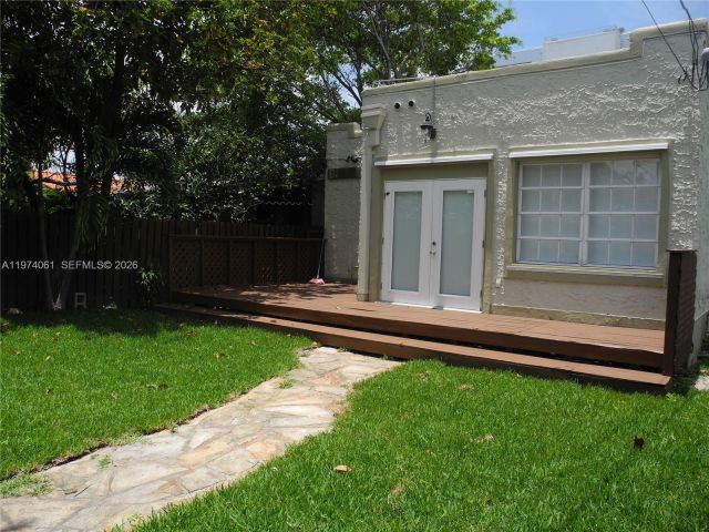 Home for rent at 1720 SW 22nd Ter 0 - photo 7466424