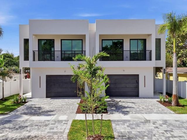 Home for sale at 1135 NE 11th Ave - photo 7504549