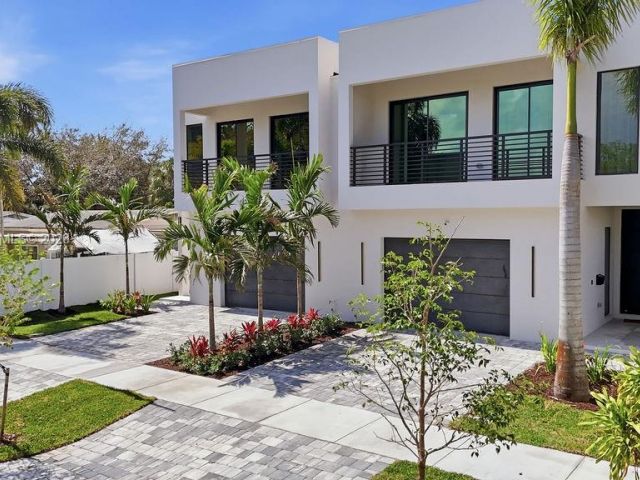 Home for sale at 1135 NE 11th Ave - photo 7504551