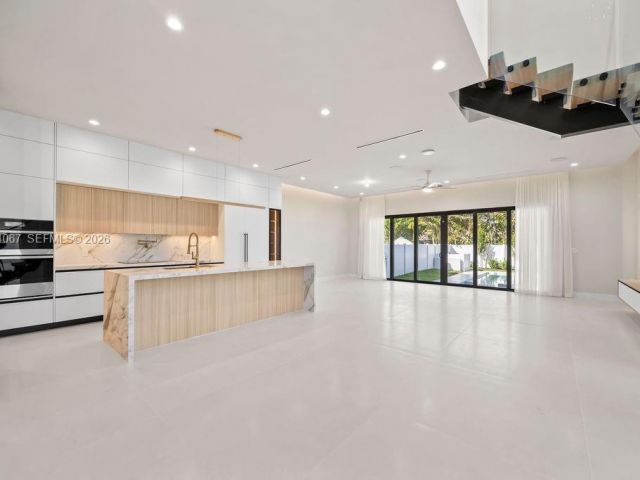 Home for sale at 1135 NE 11th Ave - photo 7504554