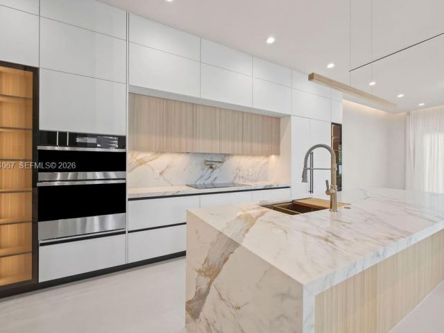 Home for sale at 1135 NE 11th Ave - photo 7504555