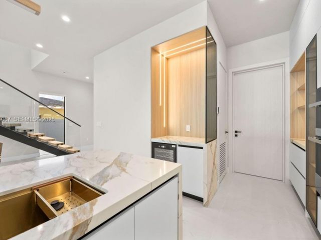 Home for sale at 1135 NE 11th Ave - photo 7504556