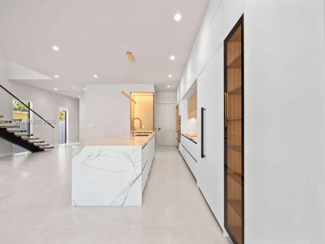 Home for sale at 1135 NE 11th Ave - photo 7504558