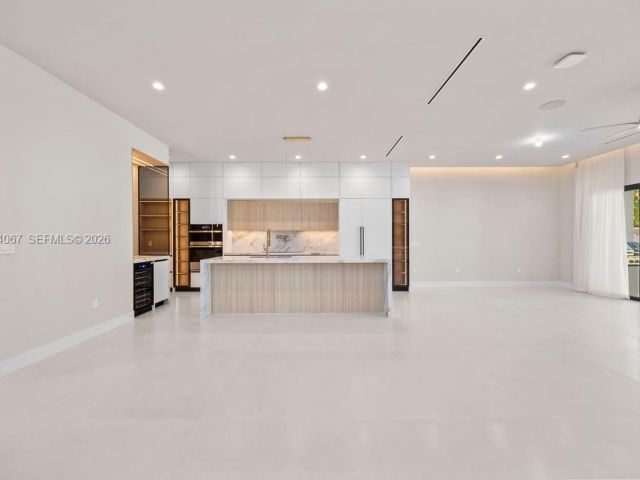 Home for sale at 1135 NE 11th Ave - photo 7504559