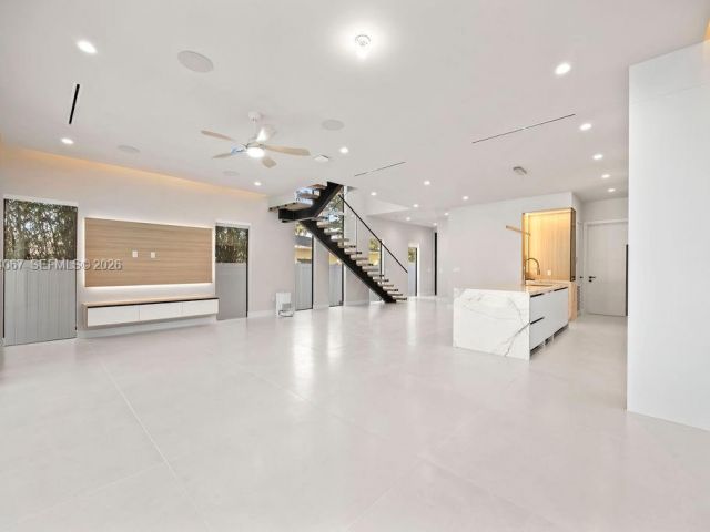 Home for sale at 1135 NE 11th Ave - photo 7504560