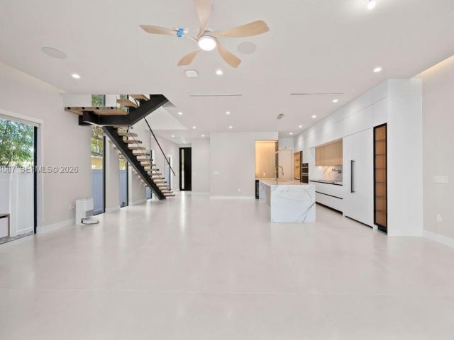 Home for sale at 1135 NE 11th Ave - photo 7504562