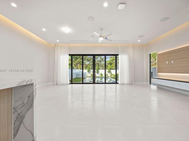 Home for sale at 1135 NE 11th Ave - photo 7504563