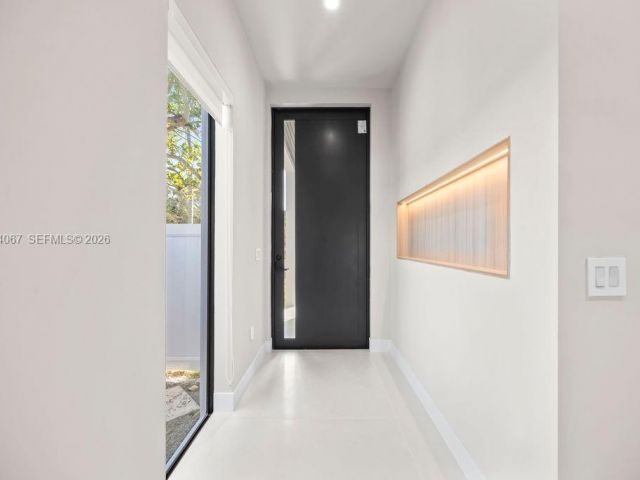 Home for sale at 1135 NE 11th Ave - photo 7504564