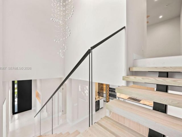 Home for sale at 1135 NE 11th Ave - photo 7504567