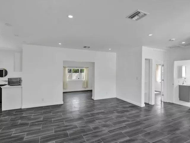 2-bedroom home for sale in Fort Lauderdale - 1904 SE 1st Avenue - MondialRealty