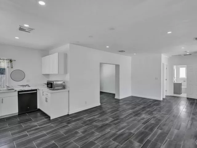 2-bedroom home for sale in Fort Lauderdale - 1904 SE 1st Avenue - MondialRealty