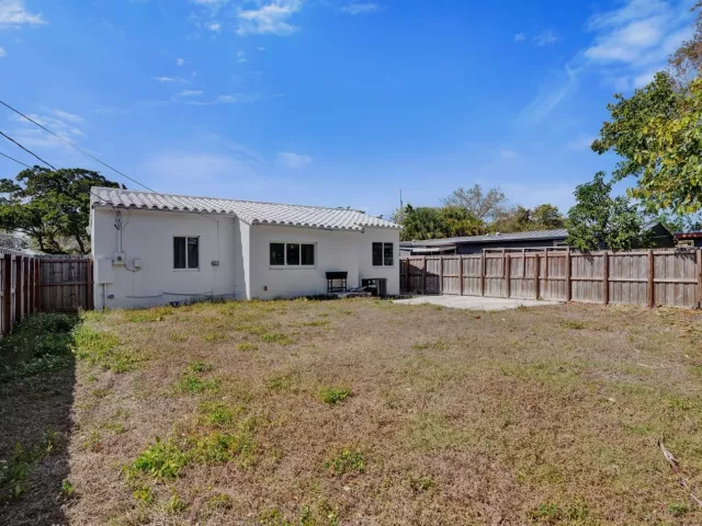 2-bedroom home for sale in Fort Lauderdale - 1904 SE 1st Avenue - MondialRealty