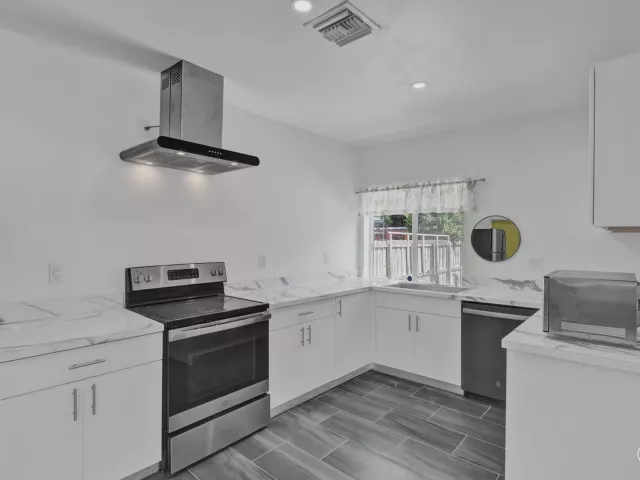2-bedroom home for sale in Fort Lauderdale - 1904 SE 1st Avenue - MondialRealty
