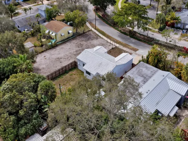 2-bedroom home for sale in Fort Lauderdale - 1904 SE 1st Avenue - MondialRealty