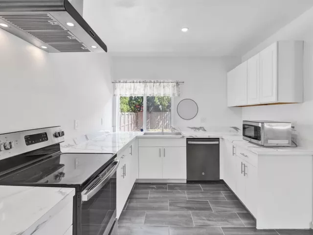 2-bedroom home for sale in Fort Lauderdale - 1904 SE 1st Avenue - MondialRealty