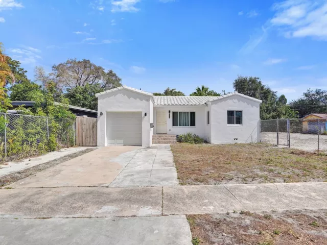 2-bedroom home for sale in Fort Lauderdale - 1904 SE 1st Avenue - MondialRealty