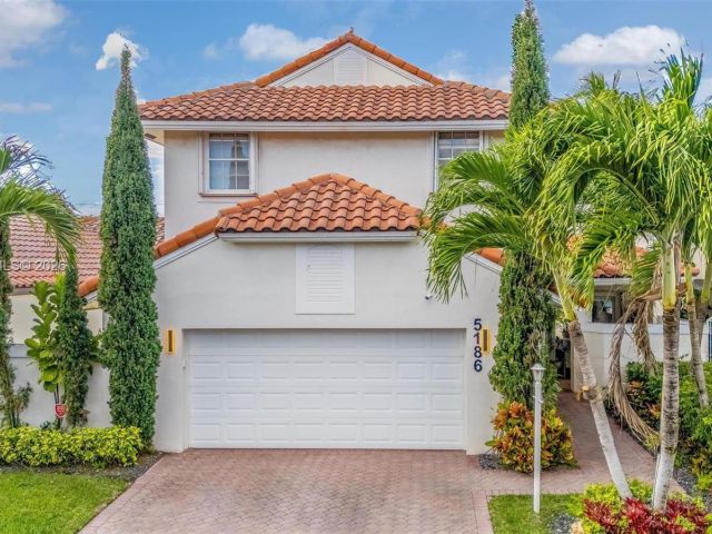 4-bedroom home for sale in Doral - 5186 NW 106th Ave - MondialRealty