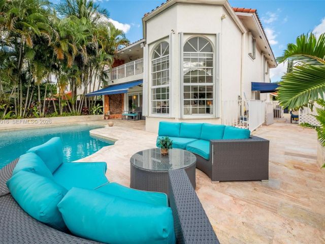 4-bedroom home for sale in Doral - 5186 NW 106th Ave - MondialRealty