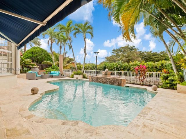 4-bedroom home for sale in Doral - 5186 NW 106th Ave - MondialRealty