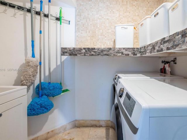 4-bedroom home for sale in Doral - 5186 NW 106th Ave - MondialRealty