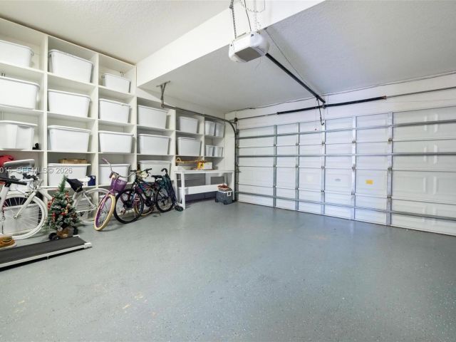 4-bedroom home for sale in Doral - 5186 NW 106th Ave - MondialRealty