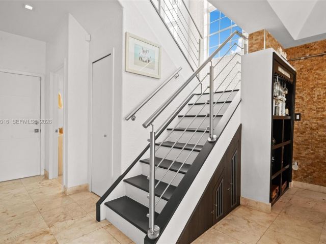 4-bedroom home for sale in Doral - 5186 NW 106th Ave - MondialRealty