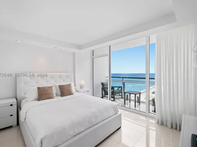 2-bedroom condo for rent in Miami Beach - 6801 Collins Ave LPH06 Doorlph14 - MondialRealty