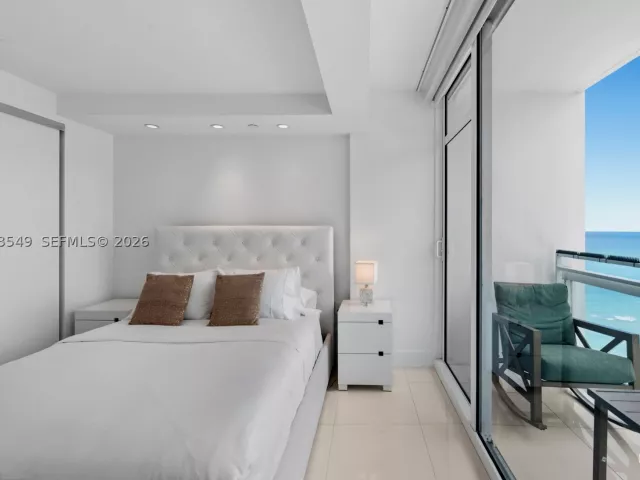 2-bedroom condo for rent in Miami Beach - 6801 Collins Ave LPH06 Doorlph14 - MondialRealty