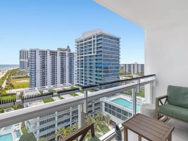 2-bedroom condo for rent in Miami Beach - 6801 Collins Ave LPH06 Doorlph14 - MondialRealty