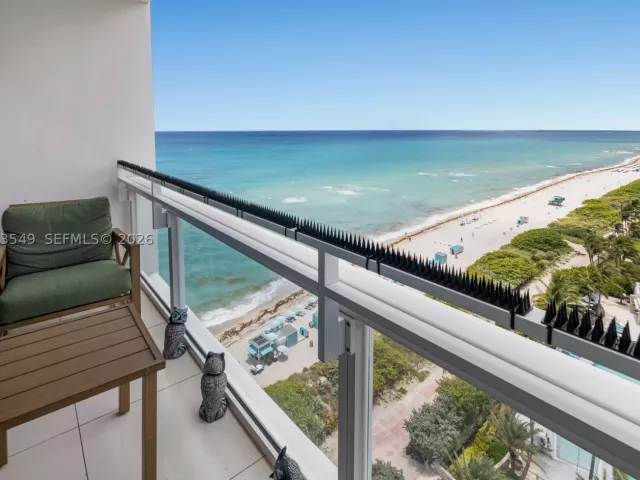 2-bedroom condo for rent in Miami Beach - 6801 Collins Ave LPH06 Doorlph14 - MondialRealty