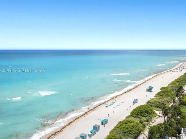 2-bedroom condo for rent in Miami Beach - 6801 Collins Ave LPH06 Doorlph14 - MondialRealty
