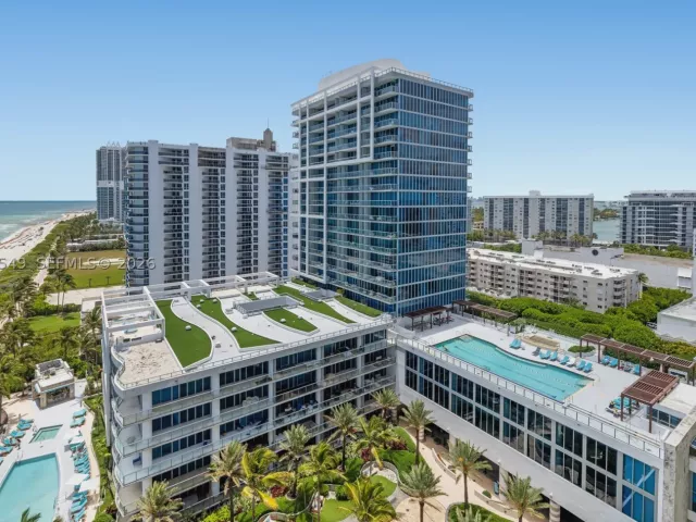 2-bedroom condo for rent in Miami Beach - 6801 Collins Ave LPH06 Doorlph14 - MondialRealty