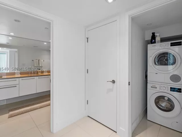 2-bedroom condo for rent in Miami Beach - 6801 Collins Ave LPH06 Doorlph14 - MondialRealty