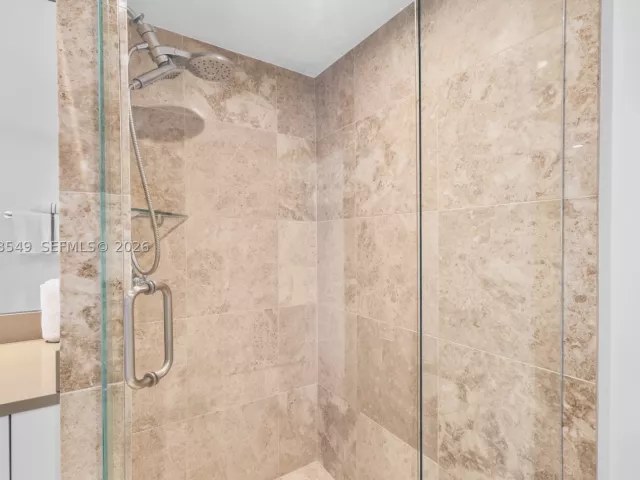 2-bedroom condo for rent in Miami Beach - 6801 Collins Ave LPH06 Doorlph14 - MondialRealty