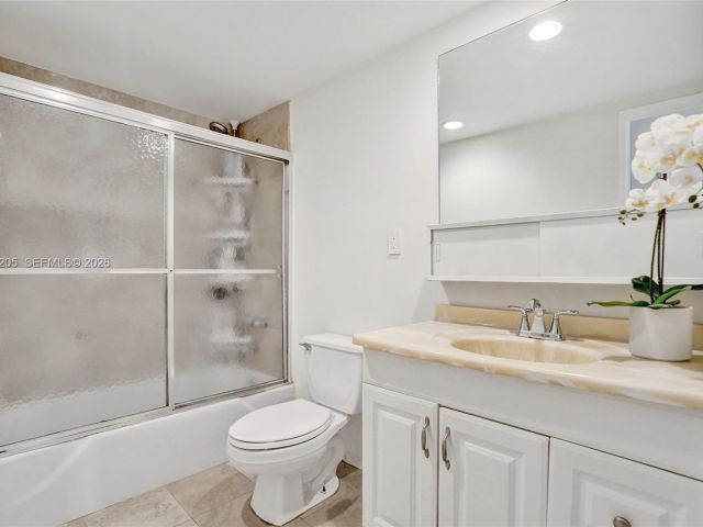 Apartment for sale  Unit #718 - photo 7513638